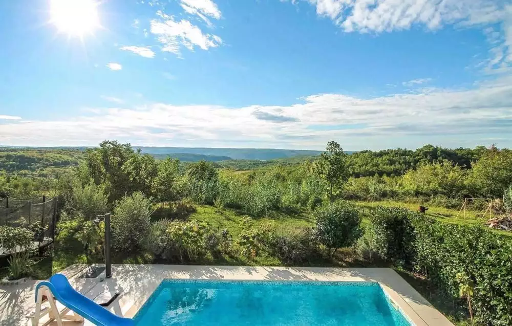 Villa 220m² in Croatia, Brtonigla. Priced at 550000€ rent photo-2