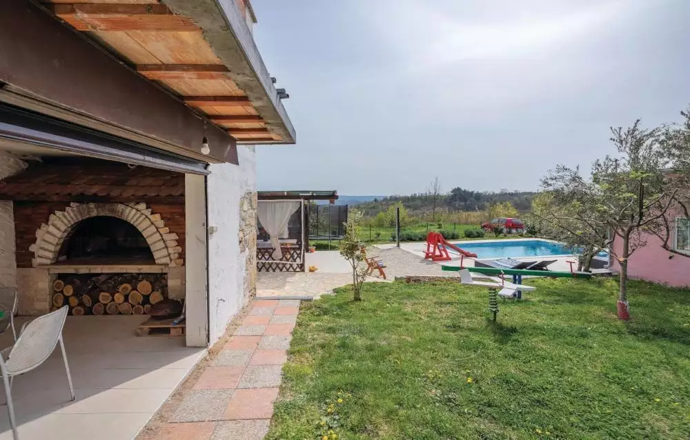 Villa 220m² in Croatia, Brtonigla. Priced at 550000€ rent photo-6