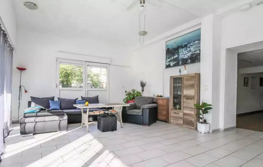Villa 220m² in Croatia, Brtonigla. Priced at 550000€ rent photo-22