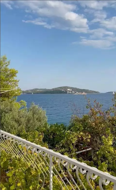 Villa 400m² in Croatia, Ciovo. Priced at 1700000€ rent photo-9