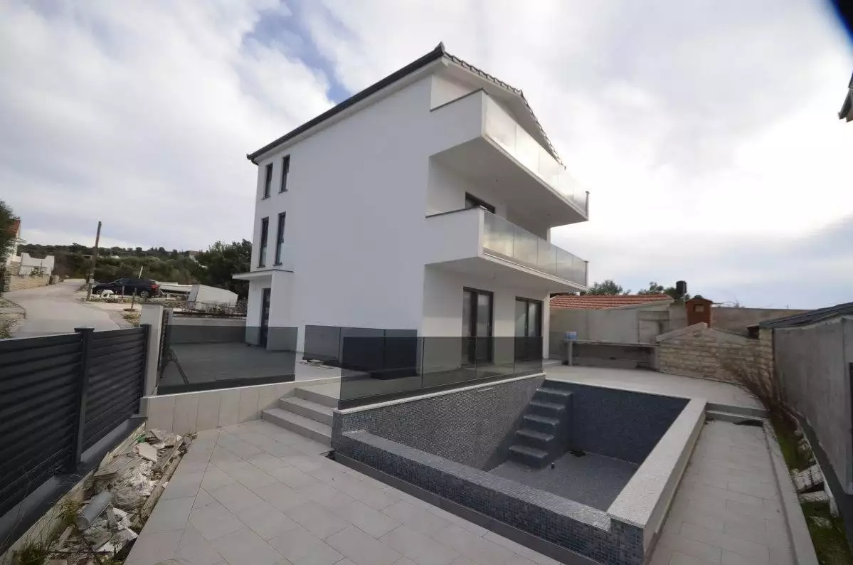 Villa 280m² in Croatia, Rogoznica. Priced at 600000€ rent photo-4