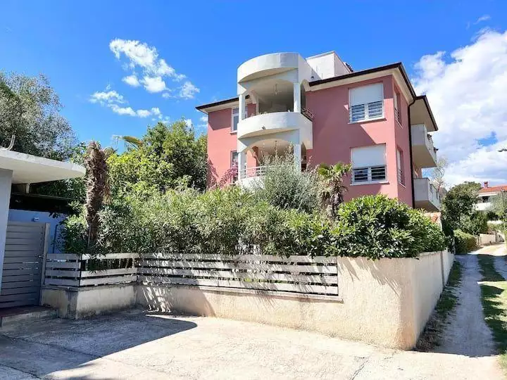 Hotels 450m² in Croatia, Premantura. Priced at 1300000€ rent photo-1