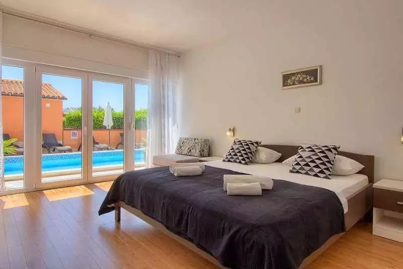 Villa 360m² in Croatia, Medulin. Priced at 800000€ rent photo-8