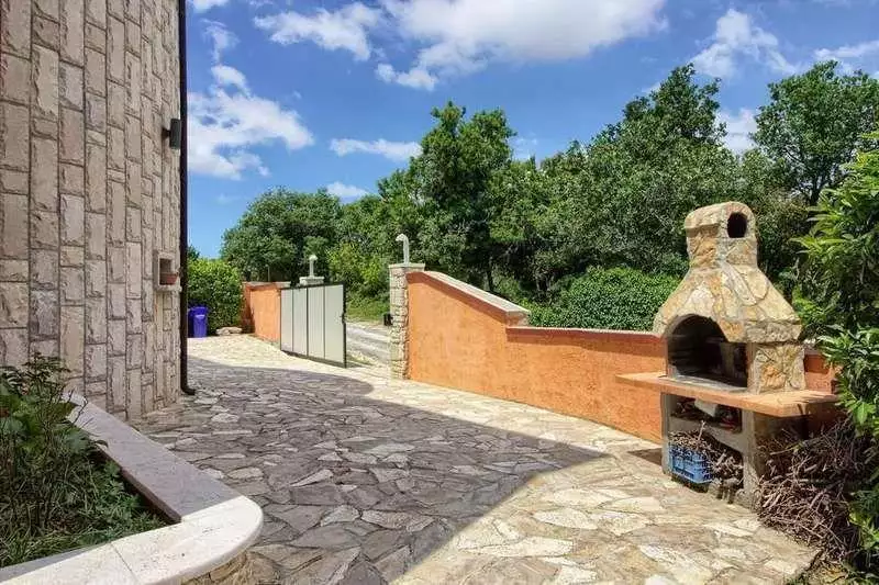 Villa 360m² in Croatia, Medulin. Priced at 800000€ rent photo-13