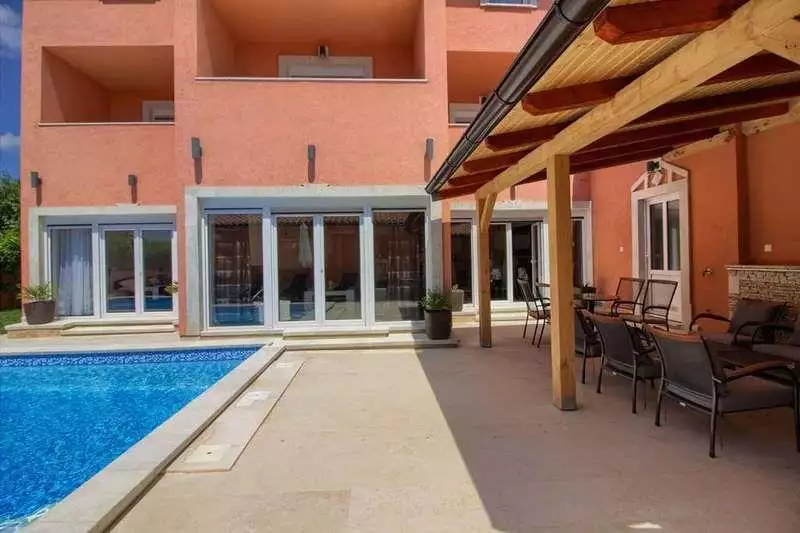 Villa 360m² in Croatia, Medulin. Priced at 800000€ rent photo-17