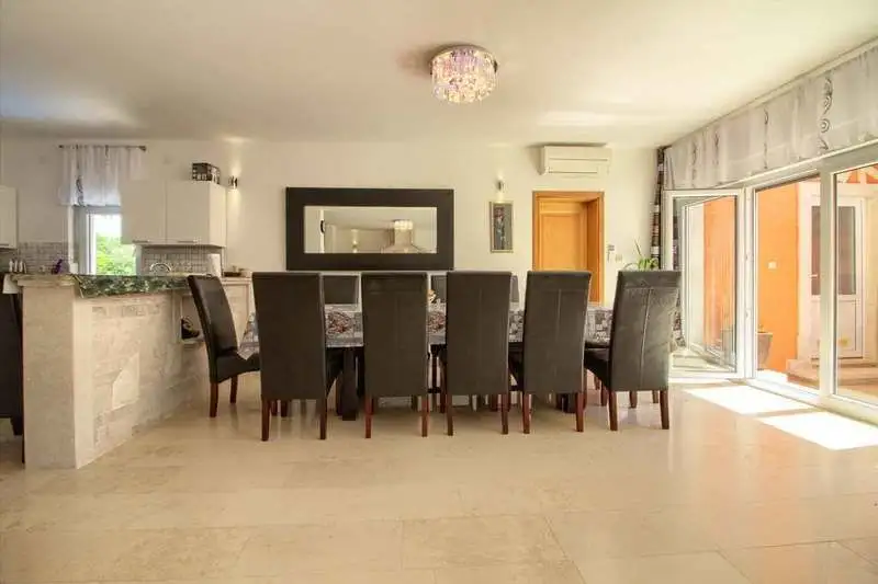 Villa 360m² in Croatia, Medulin. Priced at 800000€ rent photo-9