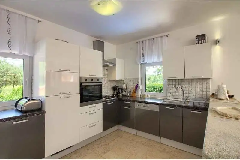 Villa 360m² in Croatia, Medulin. Priced at 800000€ rent photo-8