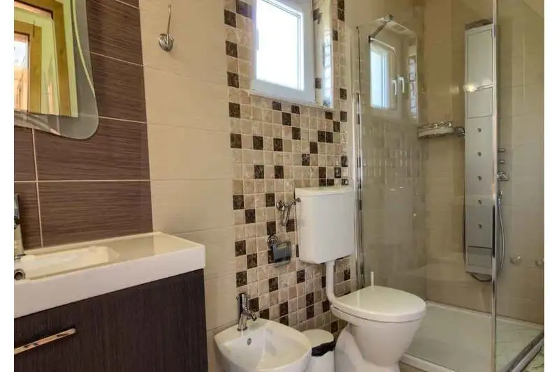 Villa 360m² in Croatia, Medulin. Priced at 800000€ rent photo-14