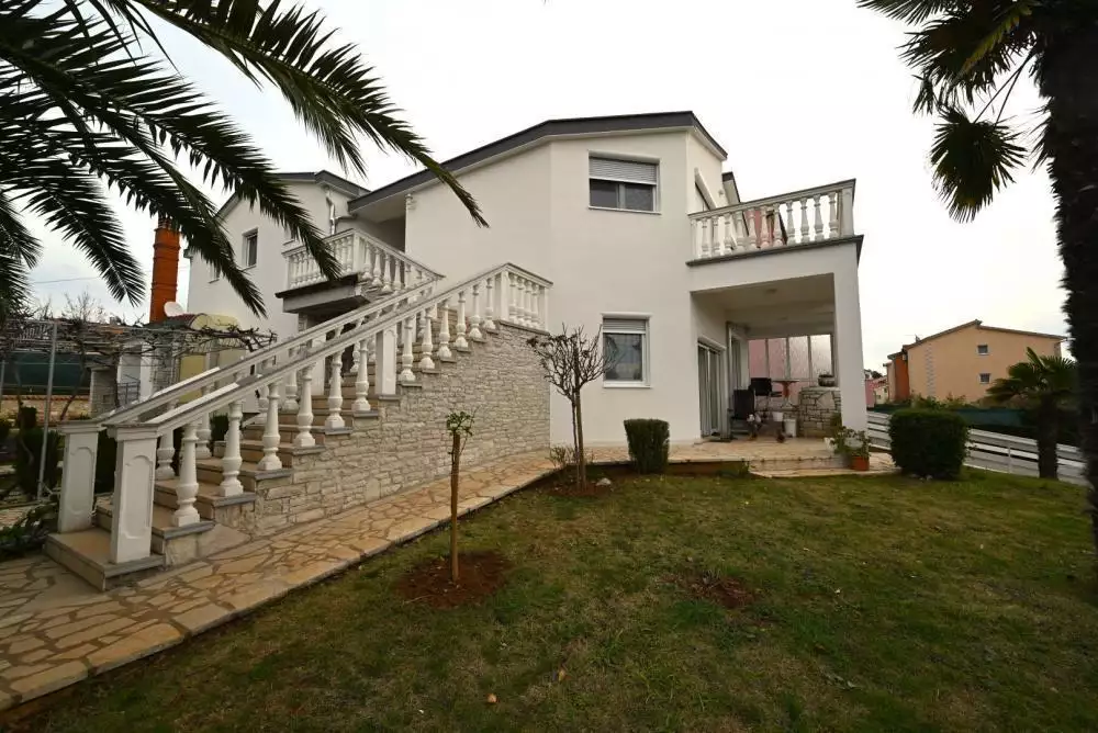 Hotels 750m² in Croatia, Medulin. Priced at 2500000€ rent photo-1