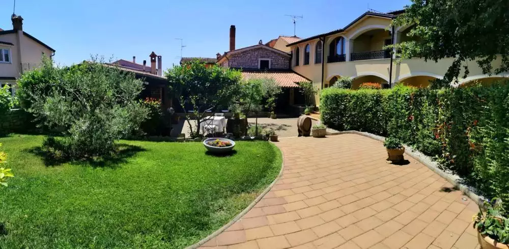 Hotels 900m² in Croatia, Novigrad. Priced at 2300000€ rent photo-1