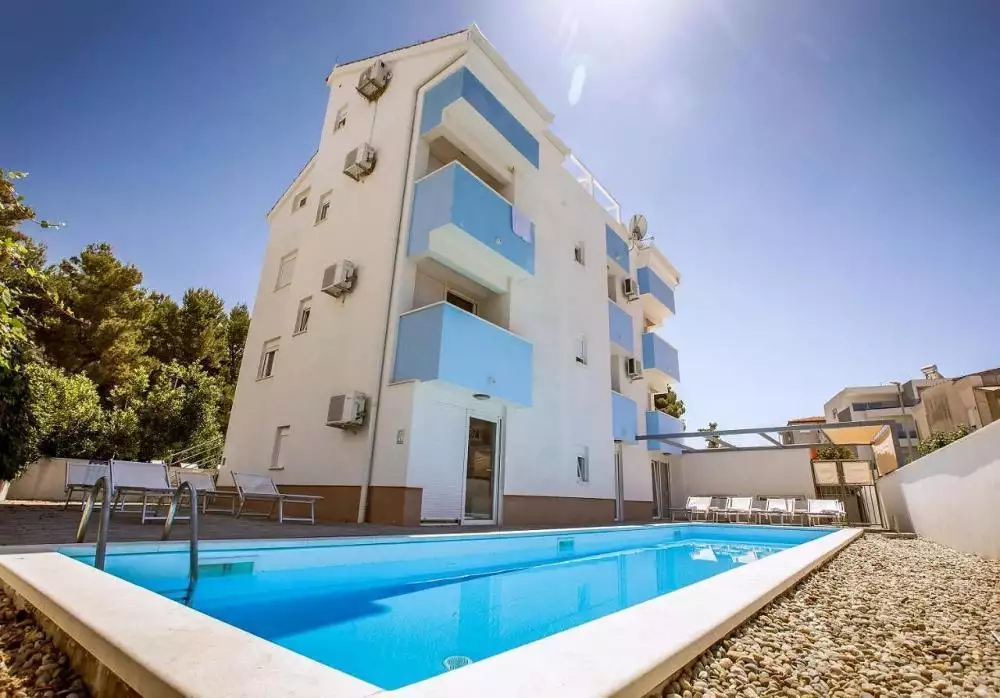 Hotels 468m² in Croatia, Podstrana. Priced at 1100000€ rent photo-5