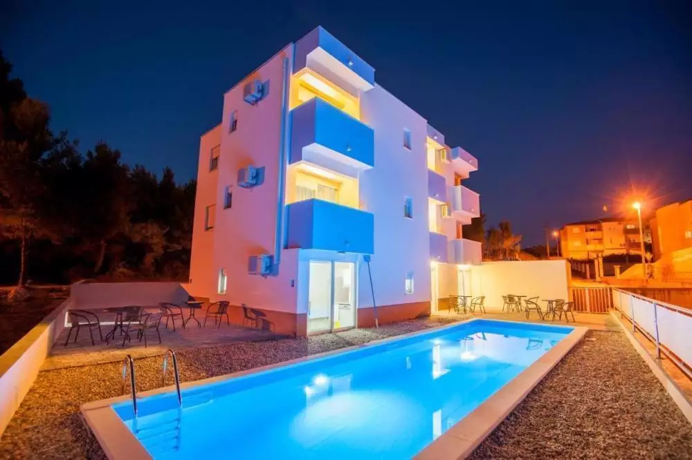 Hotels 468m² in Croatia, Podstrana. Priced at 1100000€ rent photo-6