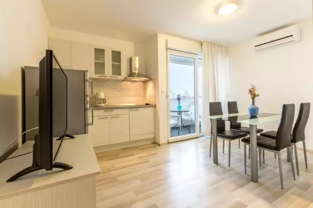 Hotels 468m² in Croatia, Podstrana. Priced at 1100000€ rent photo-12