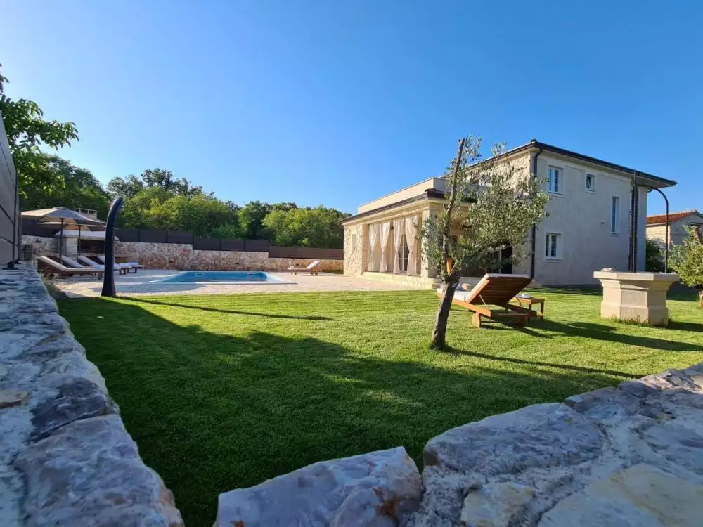 Villa 167m² in Croatia, Dobrinj. Priced at 999000€ rent photo-21