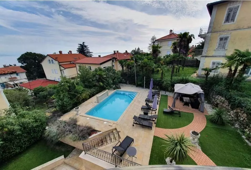 Hotels 600m² in Croatia, Lovran. Priced at 2500000€ rent photo-1