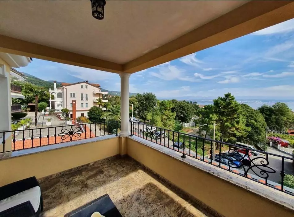 Hotels 600m² in Croatia, Lovran. Priced at 2500000€ rent photo-4