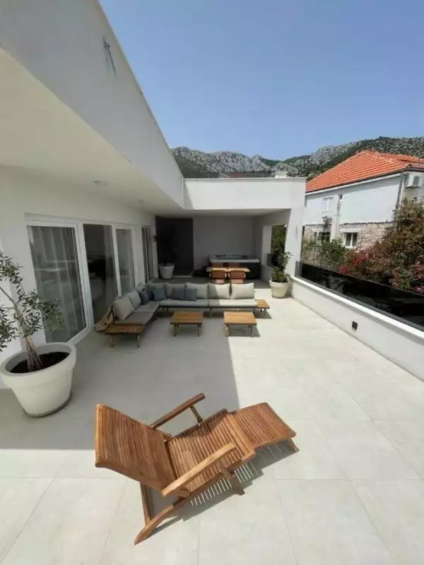Hotels 740m² in Croatia, Zavala. Priced at 2700000€ rent photo-13