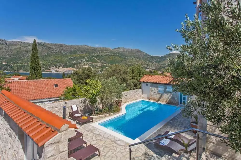 Hotels 400m² in Croatia, Zaton. Priced at 1780000€ rent photo-1