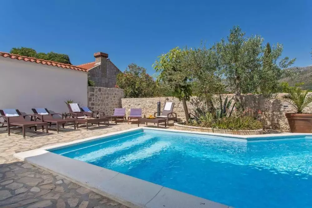 Hotels 400m² in Croatia, Zaton. Priced at 1780000€ rent photo-2