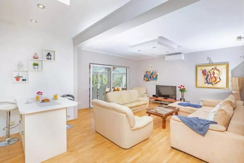 Hotels 400m² in Croatia, Zaton. Priced at 1780000€ rent photo-15