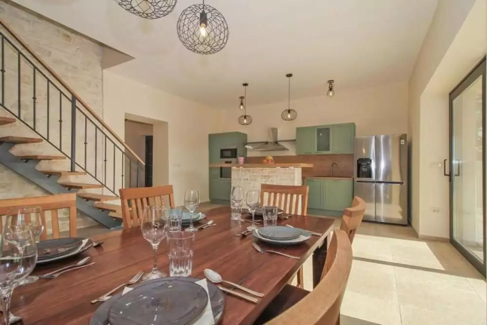 Villa 200m² in Croatia, Kanfanar. Priced at 750000€ rent photo-3