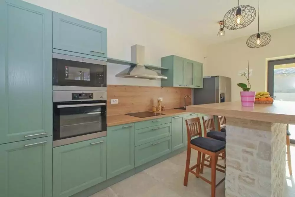 Villa 200m² in Croatia, Kanfanar. Priced at 750000€ rent photo-6