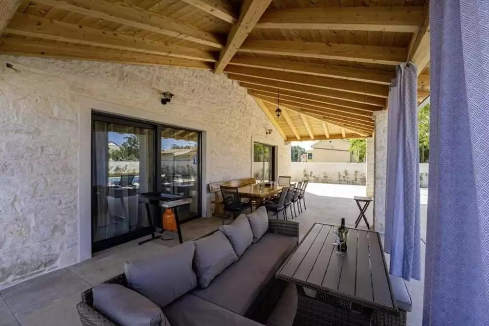 Villa 200m² in Croatia, Kanfanar. Priced at 750000€ rent photo-15