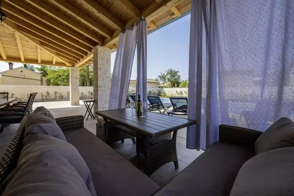 Villa 200m² in Croatia, Kanfanar. Priced at 750000€ rent photo-16