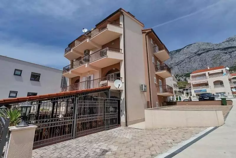 Hotels 500m² in Croatia, Tucepi. Priced at 2500000€ rent photo-5