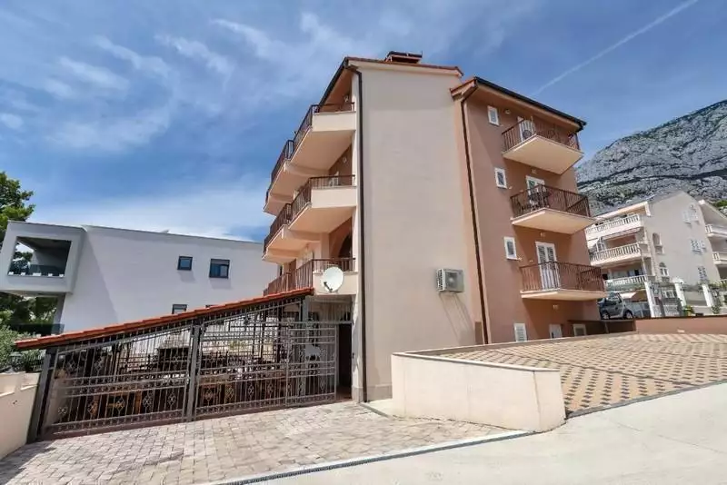 Hotels 500m² in Croatia, Tucepi. Priced at 2500000€ rent photo-6