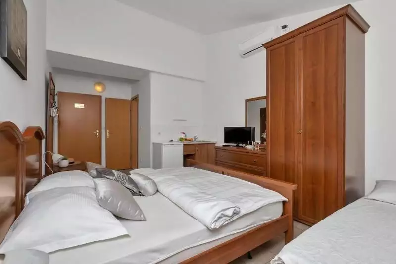 Hotels 500m² in Croatia, Tucepi. Priced at 2500000€ rent photo-17