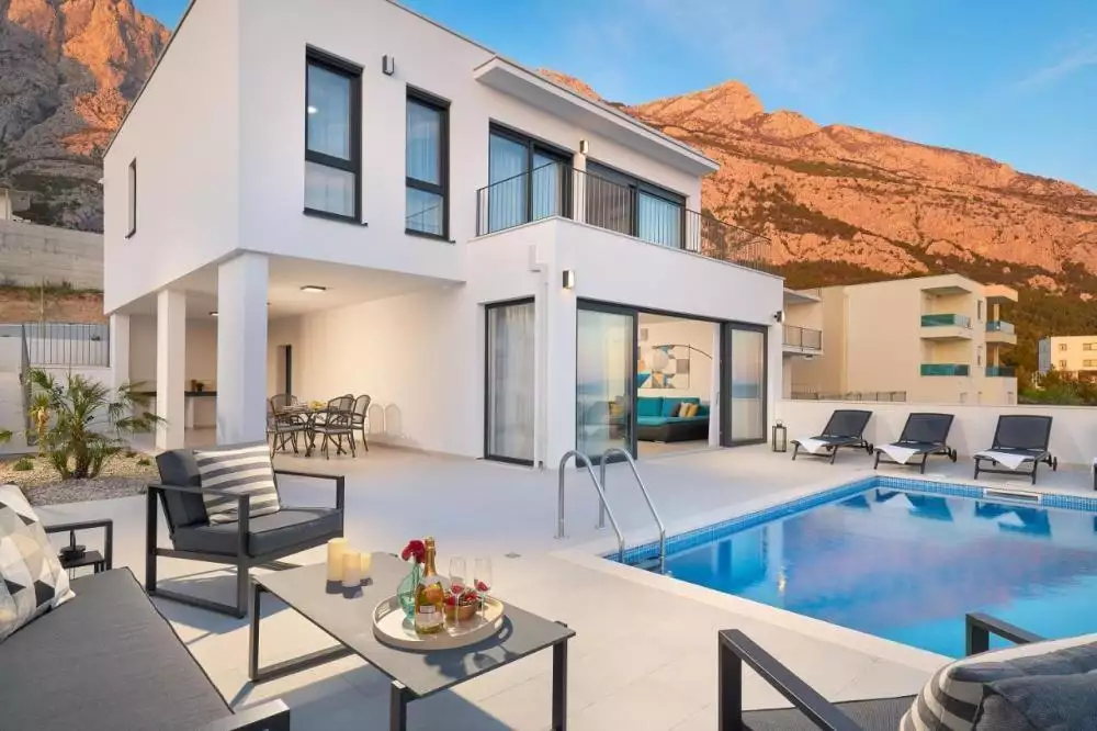 Villa 200m² in Croatia, Makarska. Priced at 990000€ rent photo-2