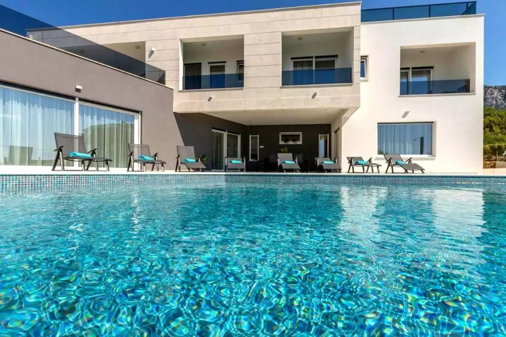 Villa 350m² in Croatia, Kastela. Priced at 2200000€ rent photo-1