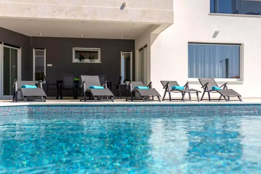Villa 350m² in Croatia, Kastela. Priced at 2200000€ rent photo-2