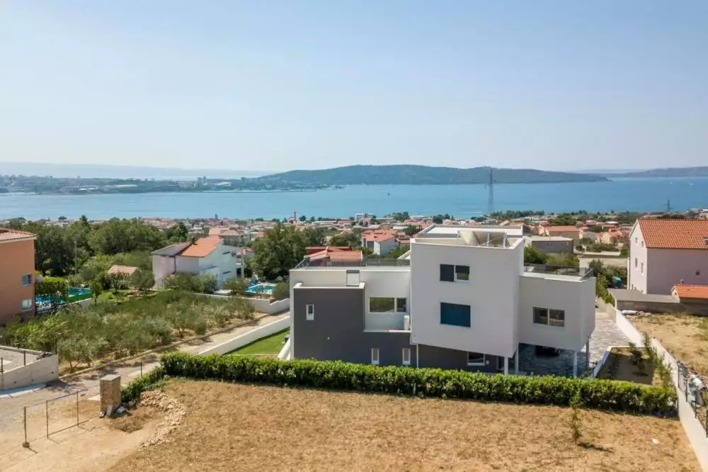 Villa 350m² in Croatia, Kastela. Priced at 2200000€ rent photo-3