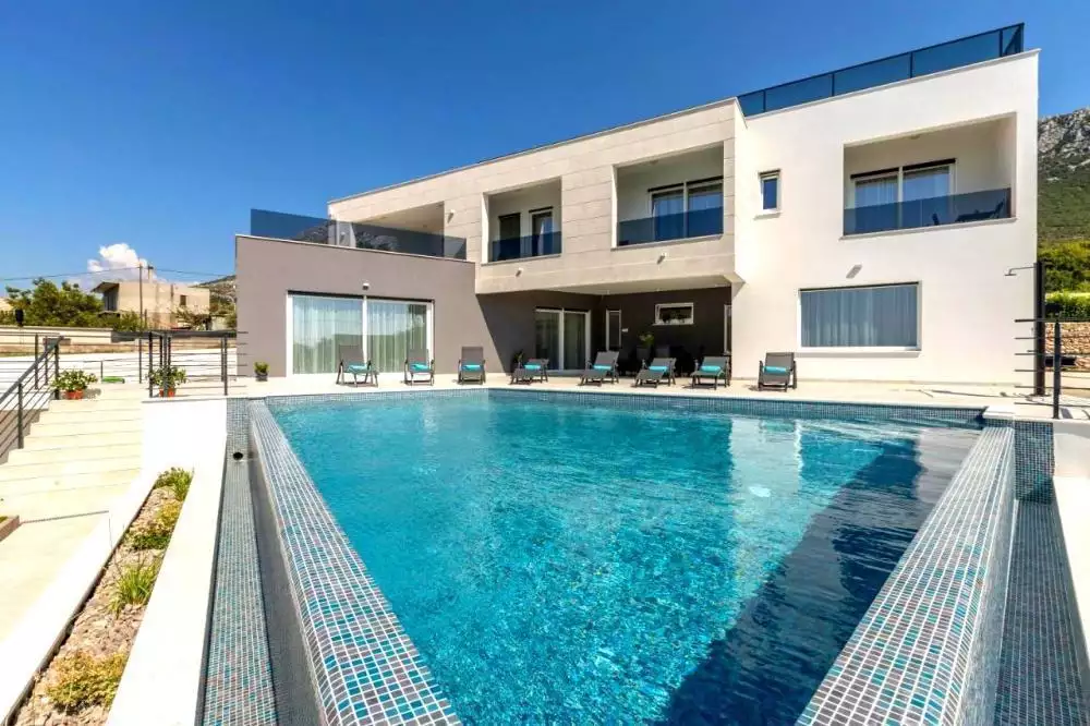 Villa 350m² in Croatia, Kastela. Priced at 2200000€ rent photo-5