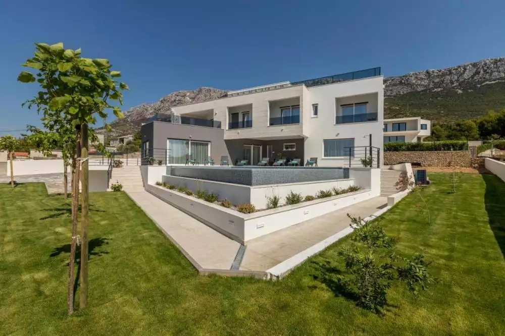 Villa 350m² in Croatia, Kastela. Priced at 2200000€ rent photo-6
