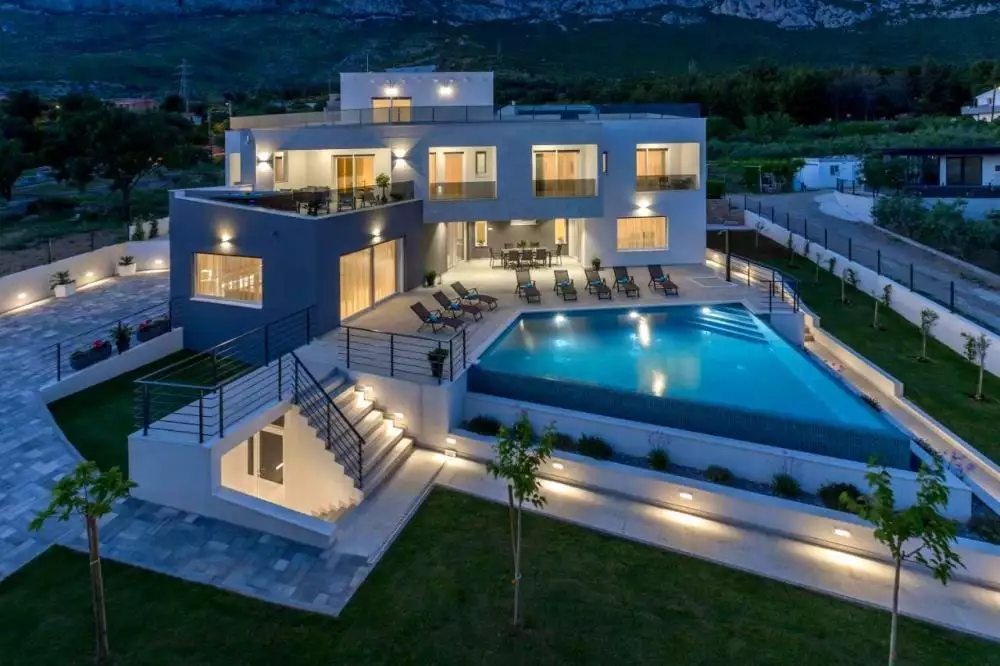 Villa 350m² in Croatia, Kastela. Priced at 2200000€ rent photo-7