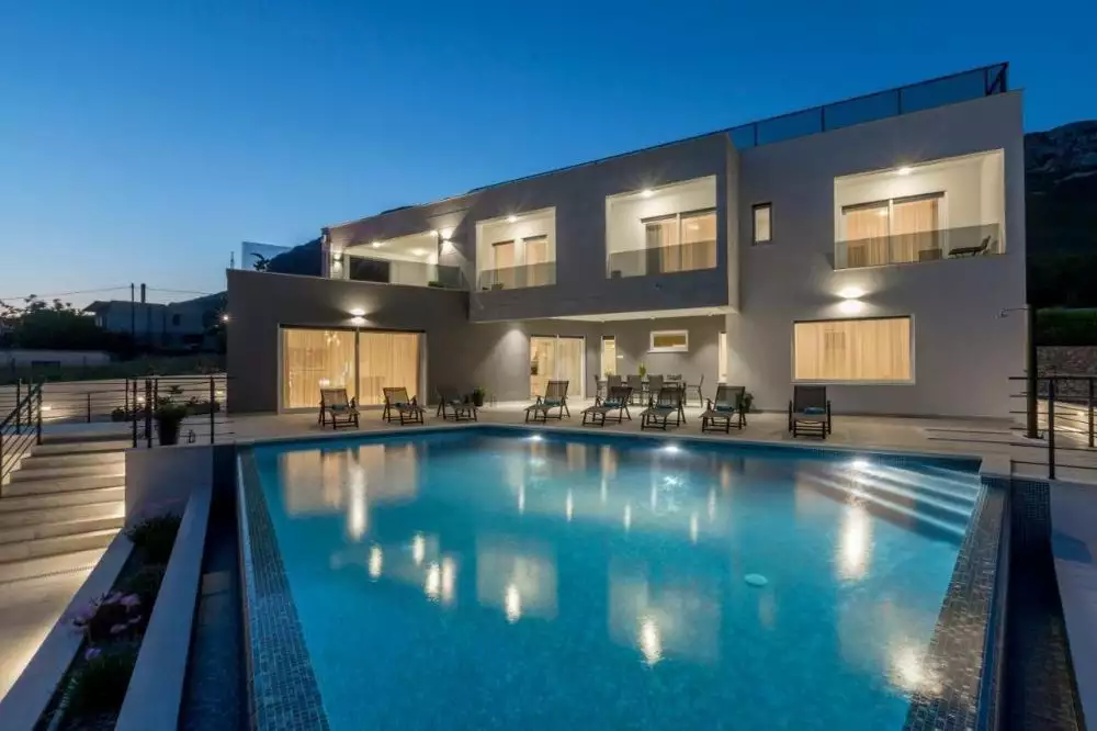 Villa 350m² in Croatia, Kastela. Priced at 2200000€ rent photo-8