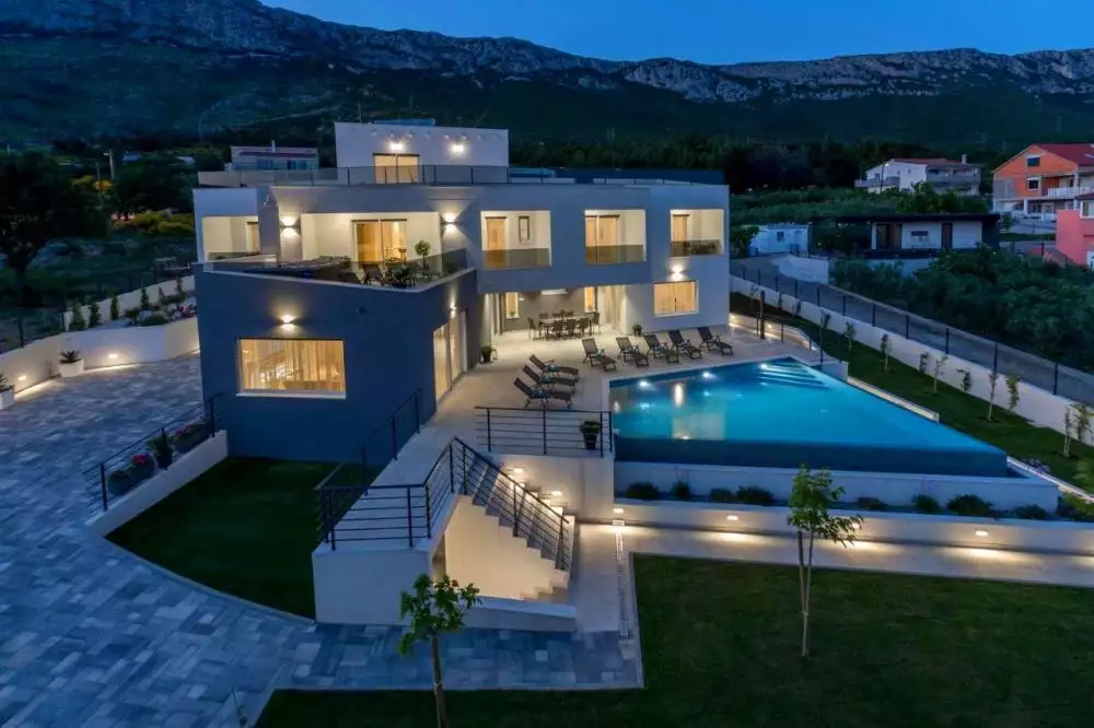 Villa 350m² in Croatia, Kastela. Priced at 2200000€ rent photo-9