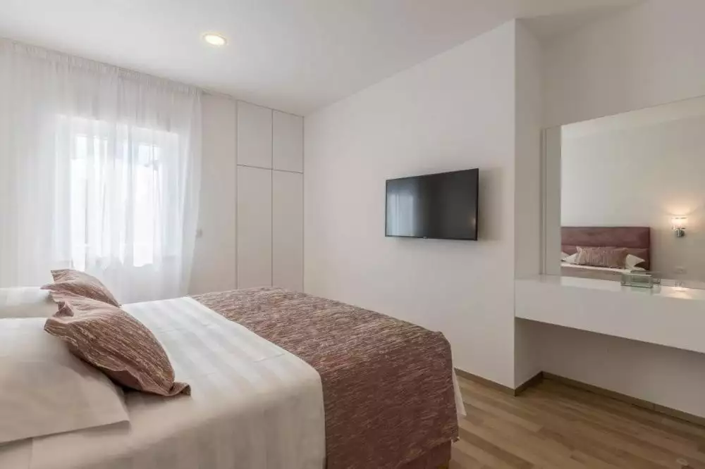 Villa 350m² in Croatia, Kastela. Priced at 2200000€ rent photo-13