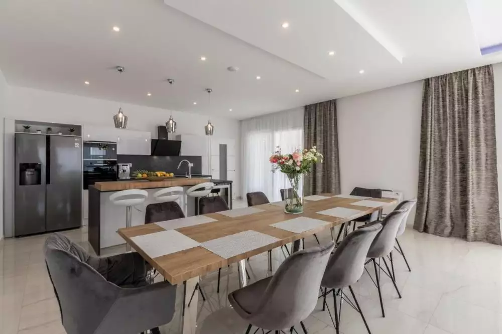 Villa 350m² in Croatia, Kastela. Priced at 2200000€ rent photo-15