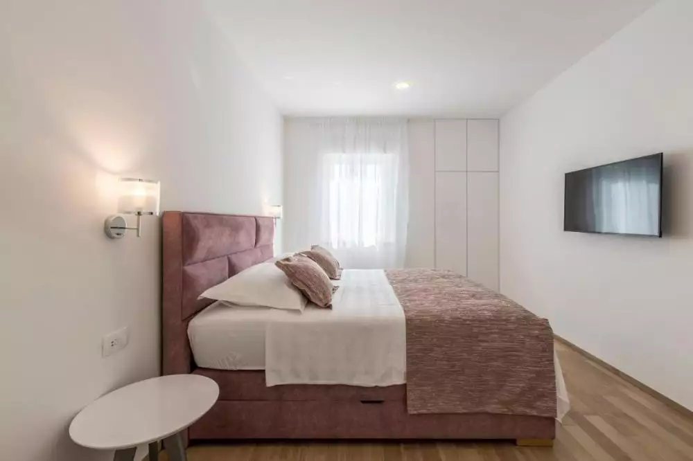 Villa 350m² in Croatia, Kastela. Priced at 2200000€ rent photo-21