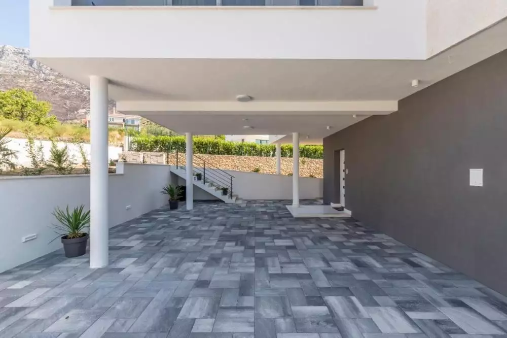 Villa 350m² in Croatia, Kastela. Priced at 2200000€ rent photo-23