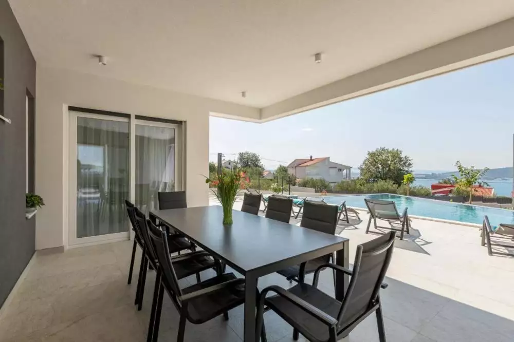 Villa 350m² in Croatia, Kastela. Priced at 2200000€ rent photo-25