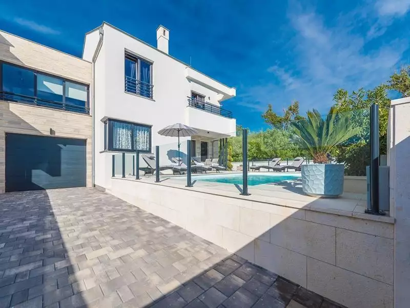 Villa 190m² in Croatia, Zadar. Priced at 660000€ rent photo-2