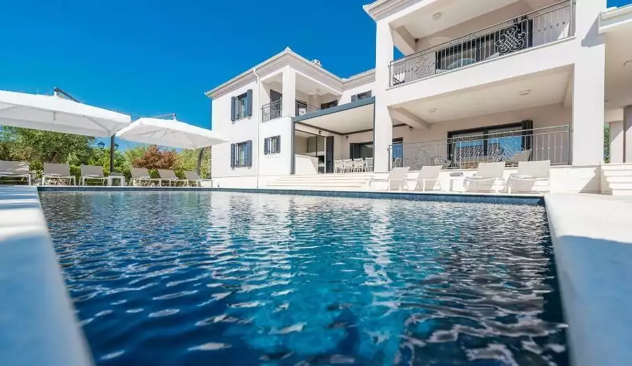 Villa 425m² in Croatia, Zadar. Priced at 1200000€ rent photo-1