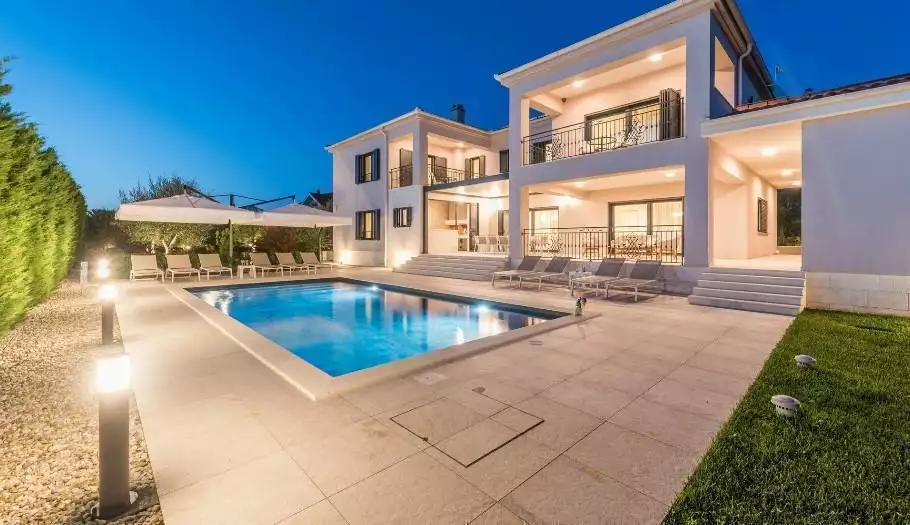 Villa 425m² in Croatia, Zadar. Priced at 1200000€ rent photo-11