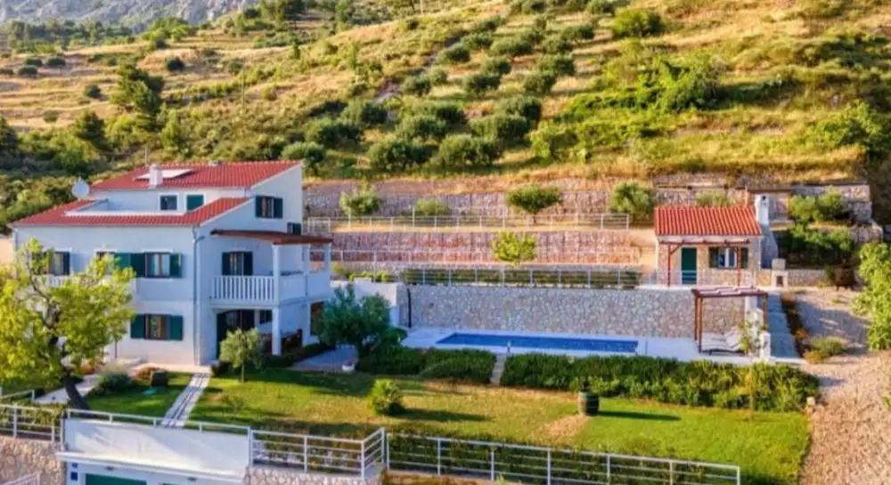 Villa 330m² in Croatia, Omis. Priced at 1600000€ rent photo-4