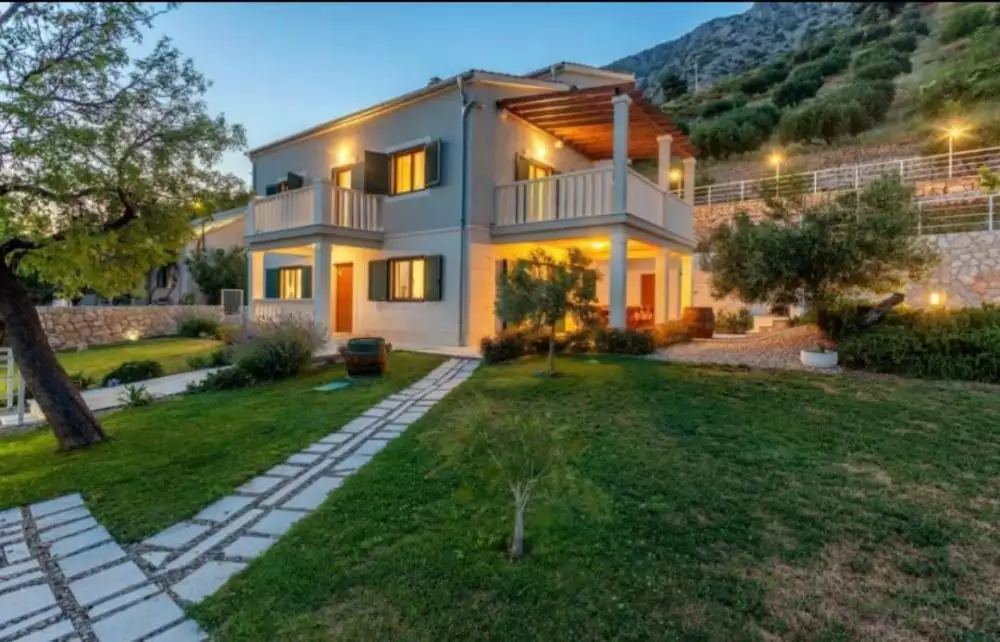 Villa 330m² in Croatia, Omis. Priced at 1600000€ rent photo-6